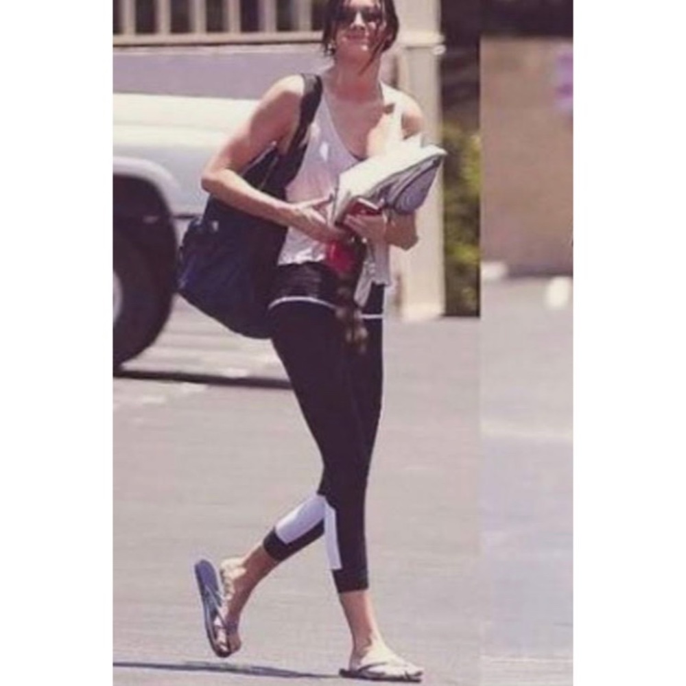 Strut this black leggings